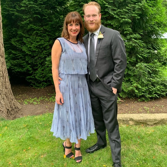 Meet your Posher, Liz - Picture 2 of 5